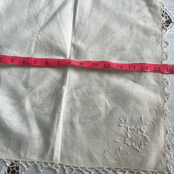 Vintage Linen Dinner Napkins Tatted Crocheted Edge Embroidered Set of 5 - Picture 10 of 11